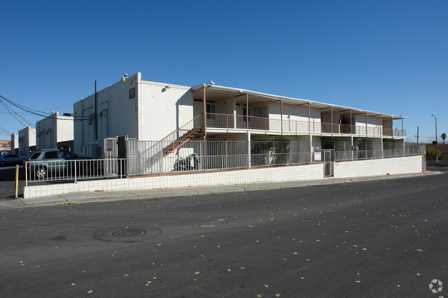 Desert Pines Apartments - Fremont Gardens