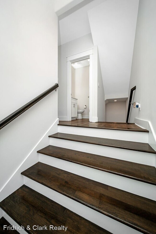 Building Photo - 2 br, 2.5 bath House - 7017 Westside Circle