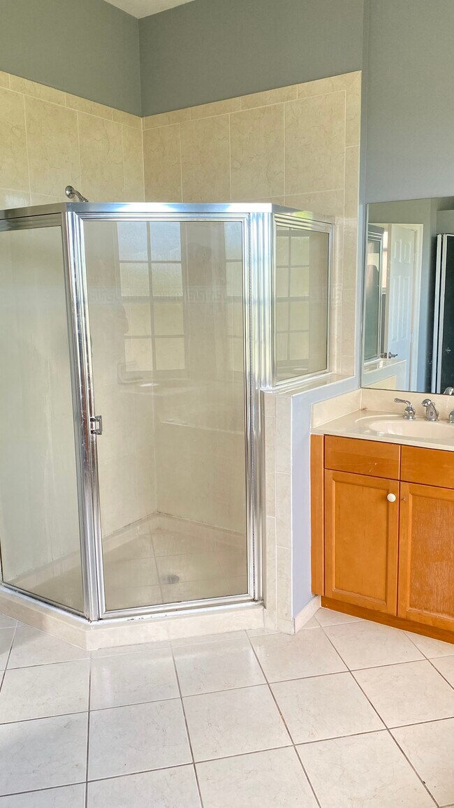 Foto del edificio - 9814 Shepard Pl