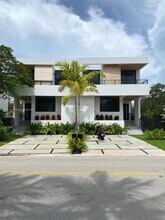 Building Photo - 570 Fernwood Rd