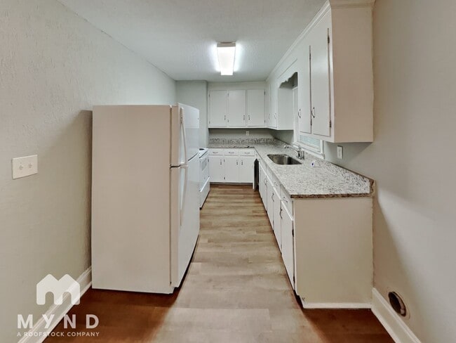 Building Photo - 305 Alda Dr