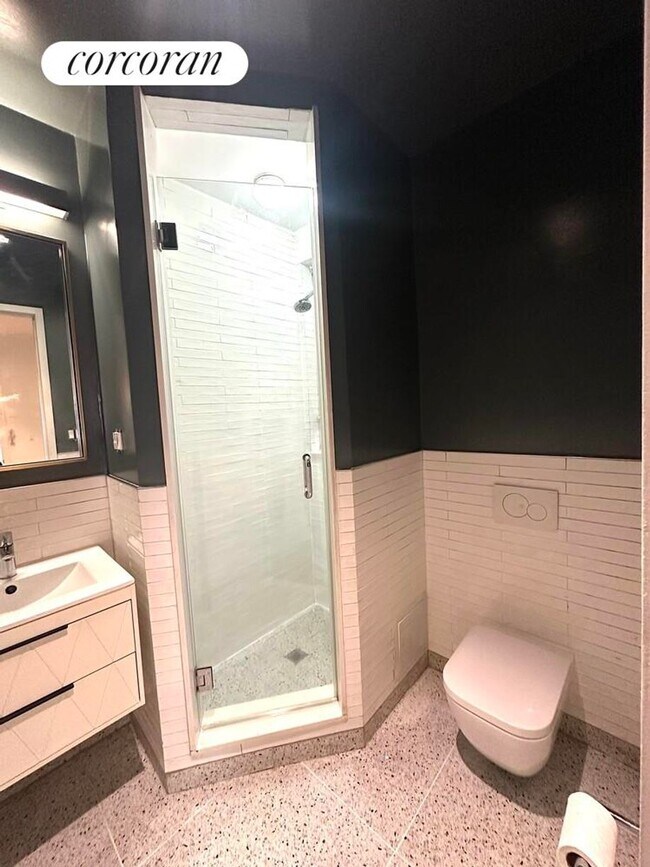 Foto del edificio - 324 W 47th St