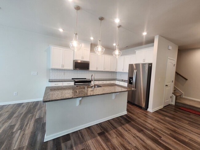 Foto del edificio - 3 Bedroom 2-Car Garage in Porter's Row in SW Charlotte