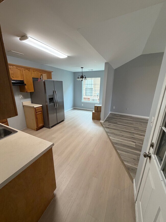 Building Photo - 7041 Kings Crown Dr