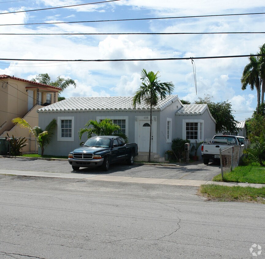 Primary Photo - 658 NE 87th St