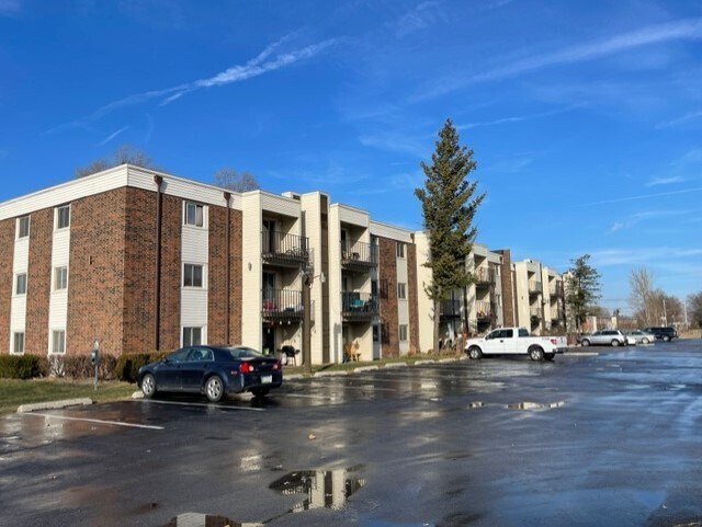 Foto del edificio - Crossroad Apartments