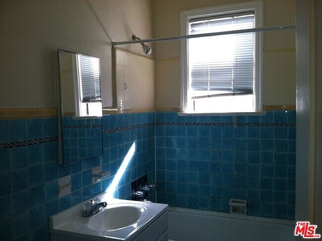 Foto del edificio - 630 S Kenmore Ave