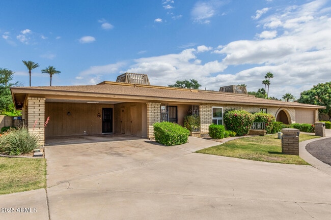 Building Photo - 1012 E Wagon Wheel Dr