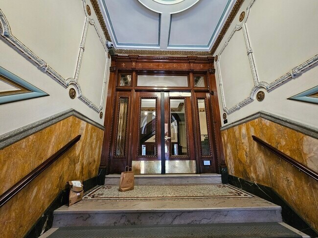 Foto del edificio - 8 Garrison St