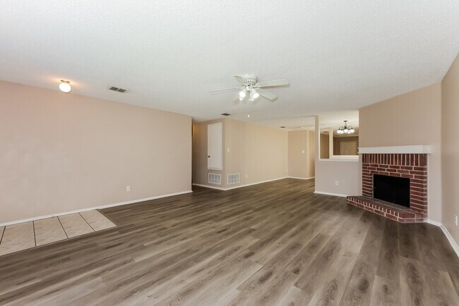 Foto del edificio - 4054 Hunters Creek Dr