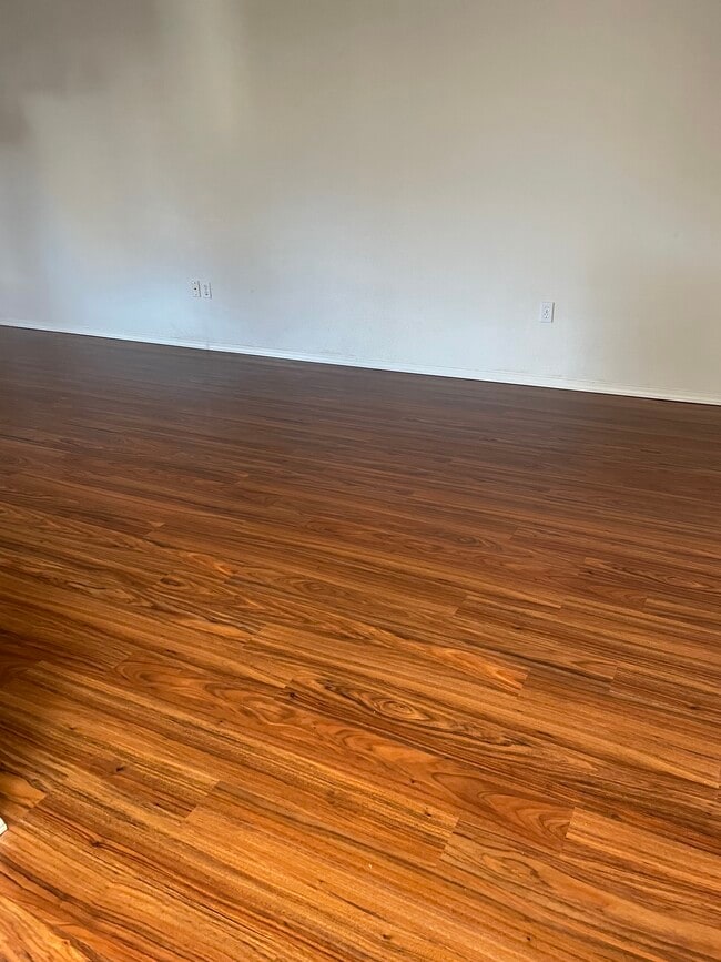 Building Photo - 5386 Burbank St N