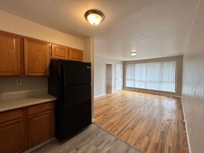 Photo - ** Move in Special** Spacious 3 bedroom, 1 bath Lakewood duplex with fenced in backyard available! Apartment