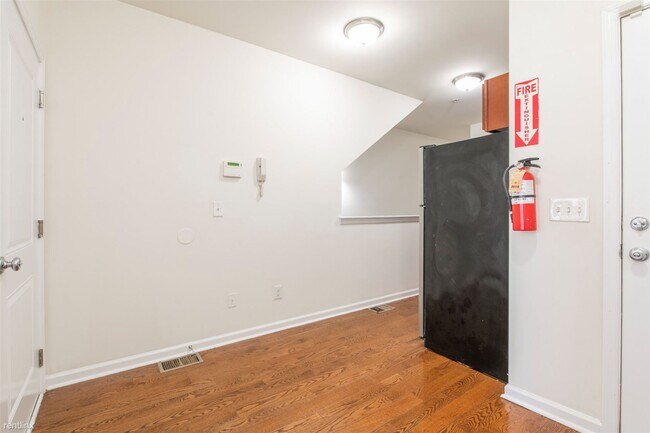 Foto del edificio - 4 br, 2 bath Triplex - 1820 W BERKS ST Unit 1