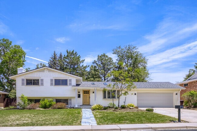 Foto del edificio - South Boulder Stunner | Fully Remodeled 4BD Retreat with Incredible Backyard - Available August 1!