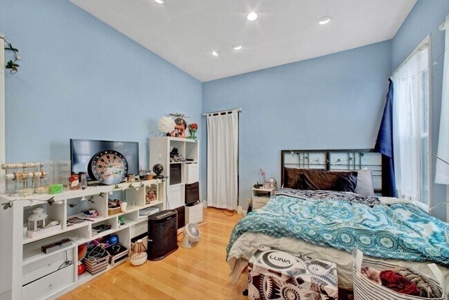 Foto del edificio - 261 Beacon St