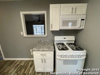 Building Photo - 215 Edna-