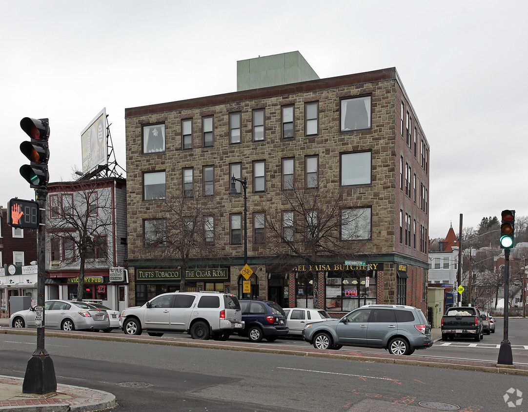 Primary Photo - 1006-1010 Bennington St