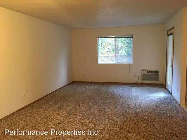 Building Photo - 3410 SE 143rd Ave