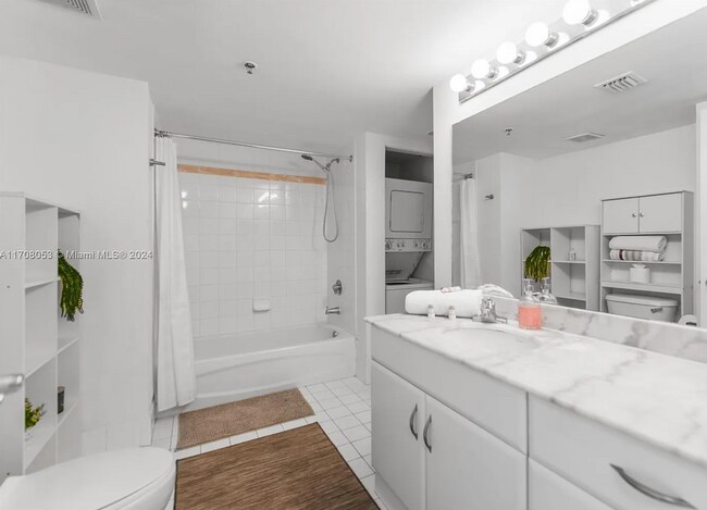 Building Photo - 1200 Brickell Bay Dr