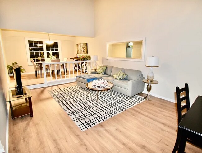 Foto del edificio - 641 White Ct