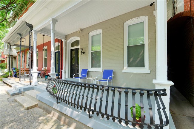 Building Photo - 523 W Chestnut St