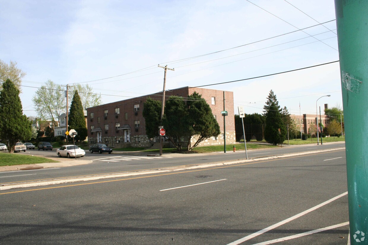 Building Photo - 7931-7933 Castor Ave