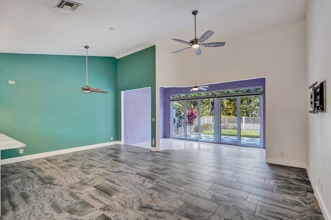 Building Photo - 8062 Cassia Dr