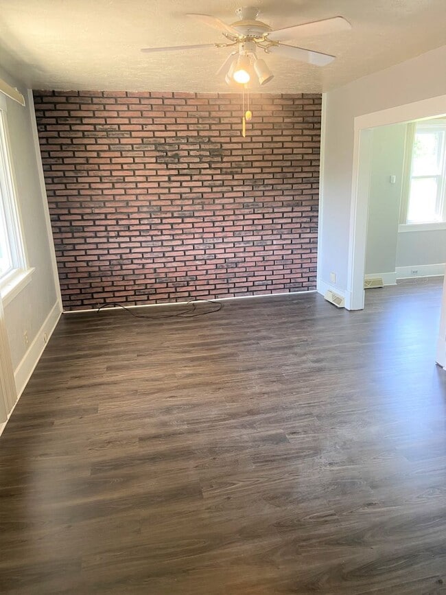 Building Photo - Recently Updated 2 Bedroom House in Verona...