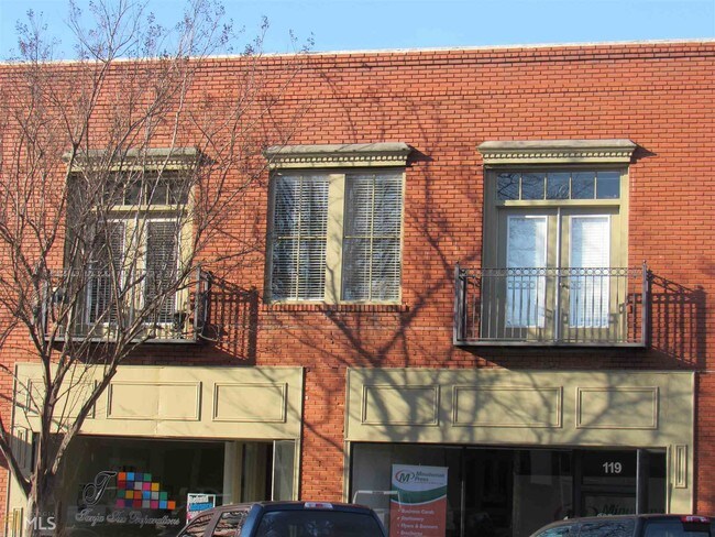 Building Photo - 121 W Solomon St