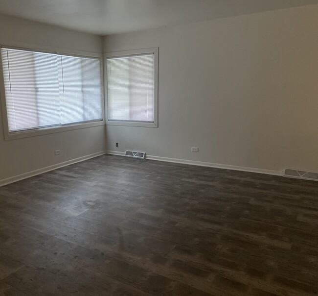 Building Photo - 16318 Hermitage