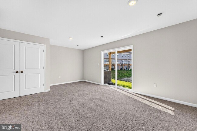 Building Photo - 120 Essex Dr