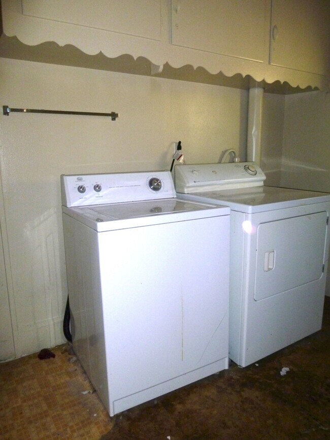 Building Photo - Walling