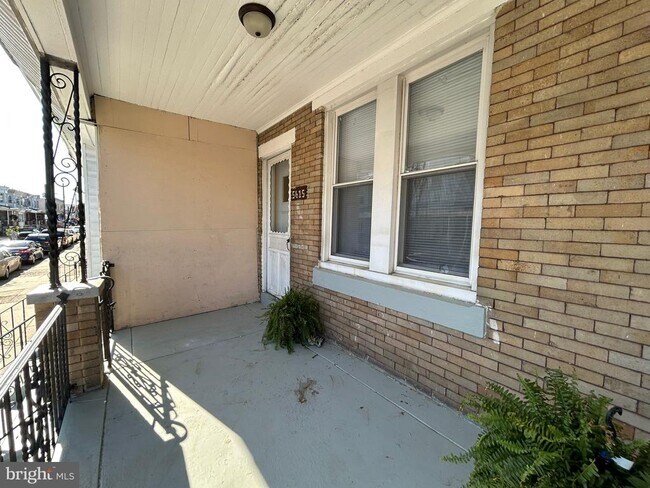 Building Photo - 5615 Hazel Ave