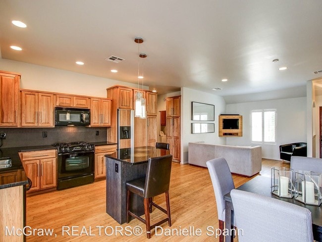 Building Photo - 3 br, 2 bath House - 14538 Kendalwood Ave.
