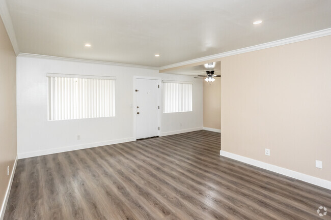 1BR, 1BA -579SF - Living Room - Pacific Park