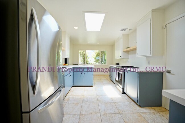 Building Photo - Rafael Highlands Home with Mt. Tam Views!