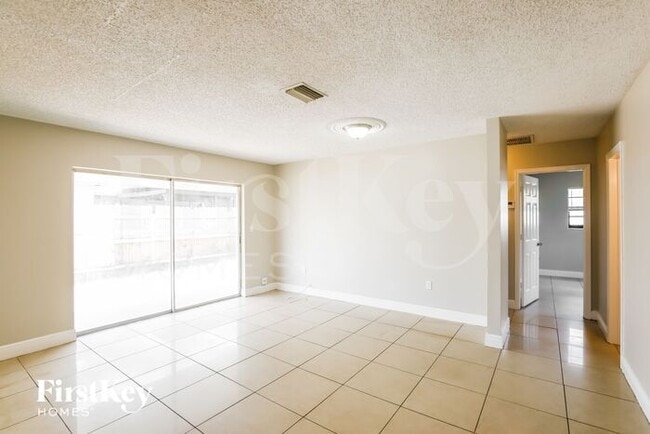 Foto del edificio - 960 N 73rd Way
