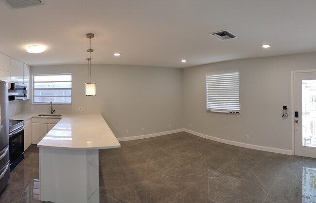 Spacious dining area - 724 NE 3rd St