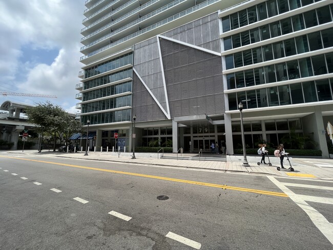 Foto del edificio - 79 SW 12th St