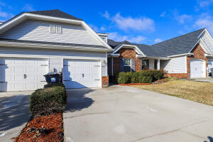Foto del edificio - 819 Whispering Willow Ct