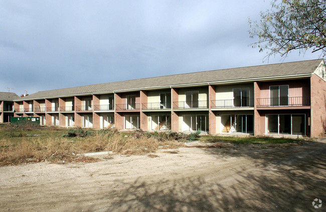 Building Photo - Pinon Glen