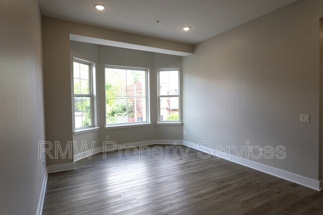 Foto del edificio - 4000 W Girard Ave