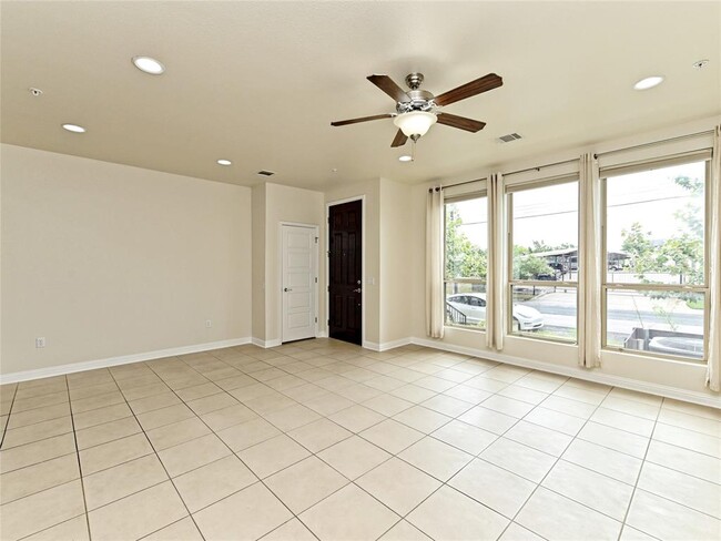 Foto del edificio - 6814 E Riverside Dr