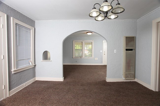 Building Photo - 430 S Sedgwick St