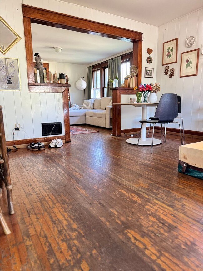 Foto del edificio - Available August 2026;  Monthly rent $1,425