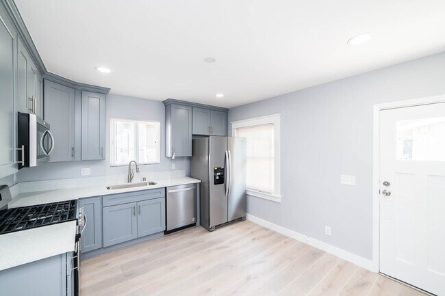 Foto del edificio - 1205 Bennett Ave