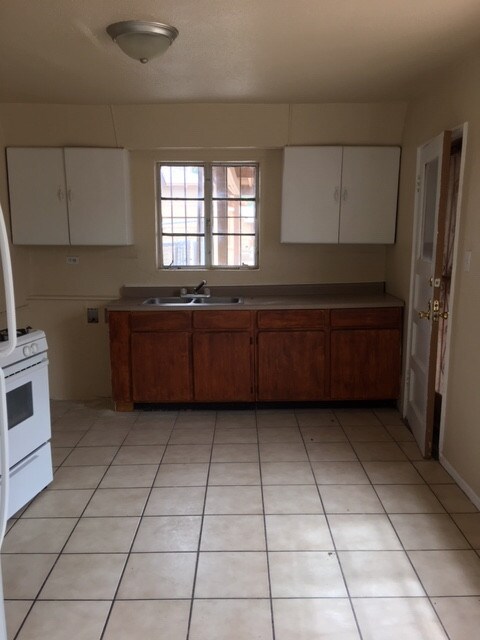 Building Photo - 7400 Stiles Dr
