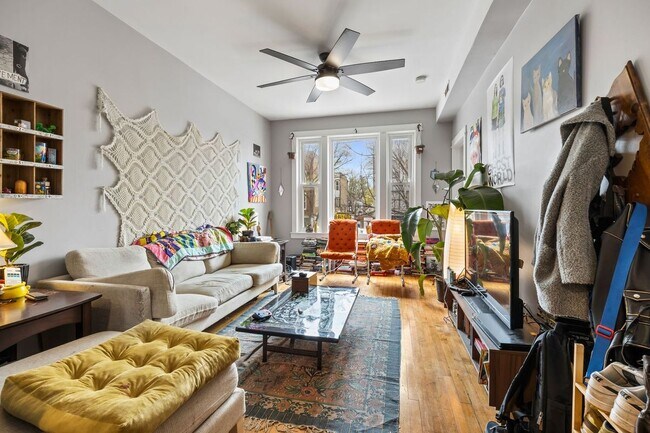 Foto del edificio - 2630 W Division St