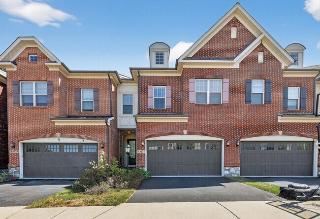 Foto del edificio - Stunning 3BR Townhome in Ashburn