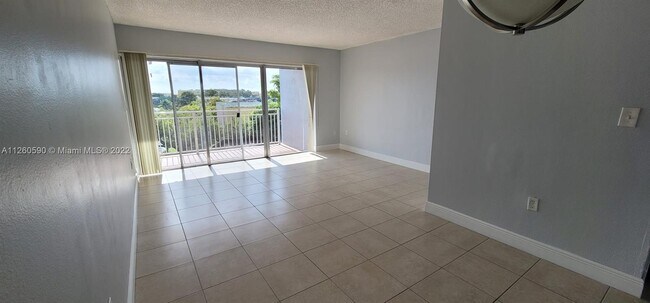 Building Photo - 9375  Fontainebleau Blvd  L431 Miami Fl 33172